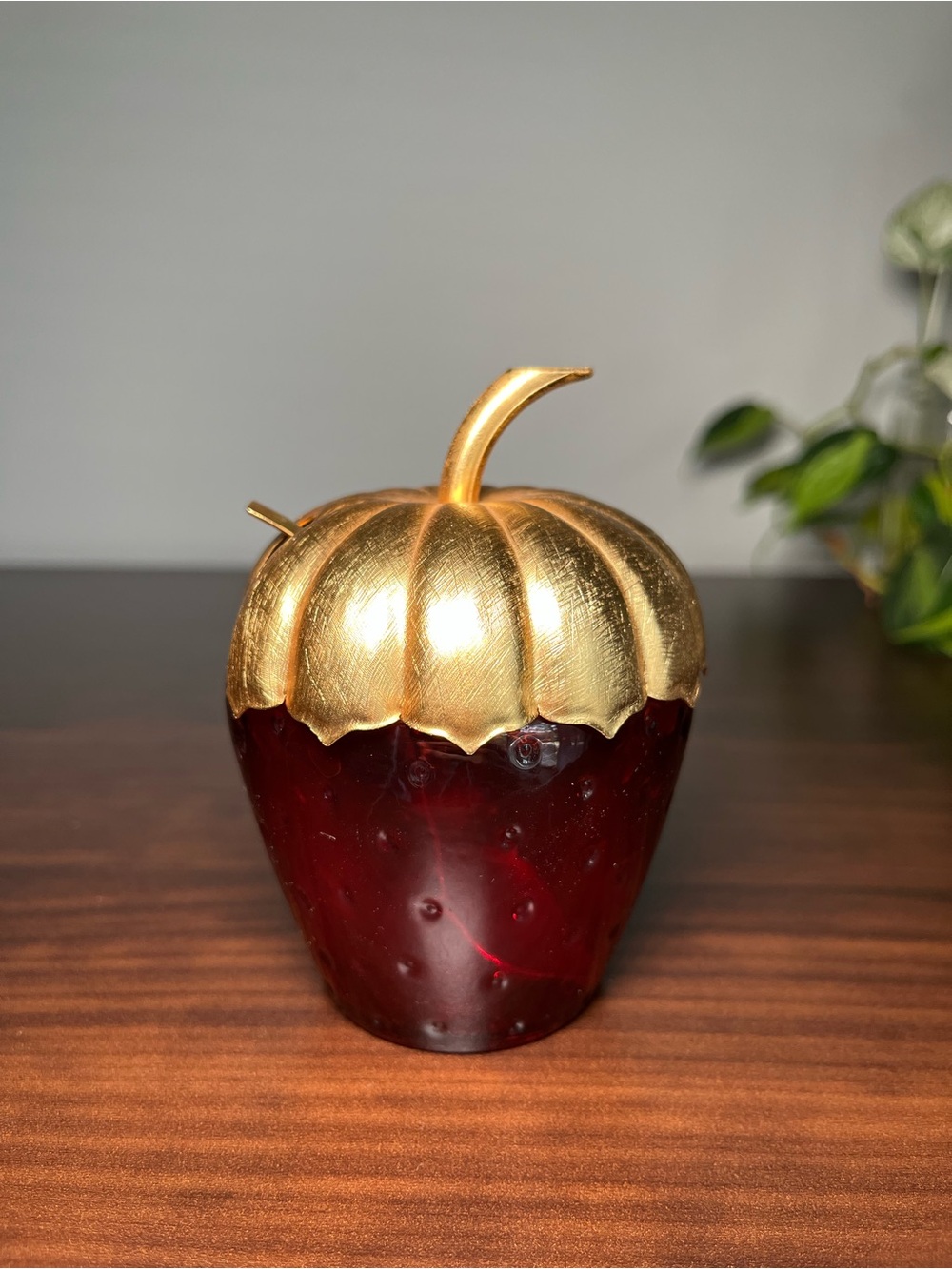 Ruby red glass strawberry jam jar with gold metal lid. 1970 - 70’s Avon - Picture 5 of 12